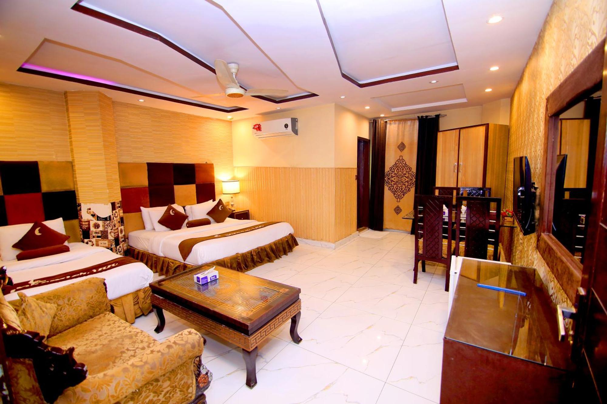 Premier Inn Gulberg ラホール エクステリア 写真