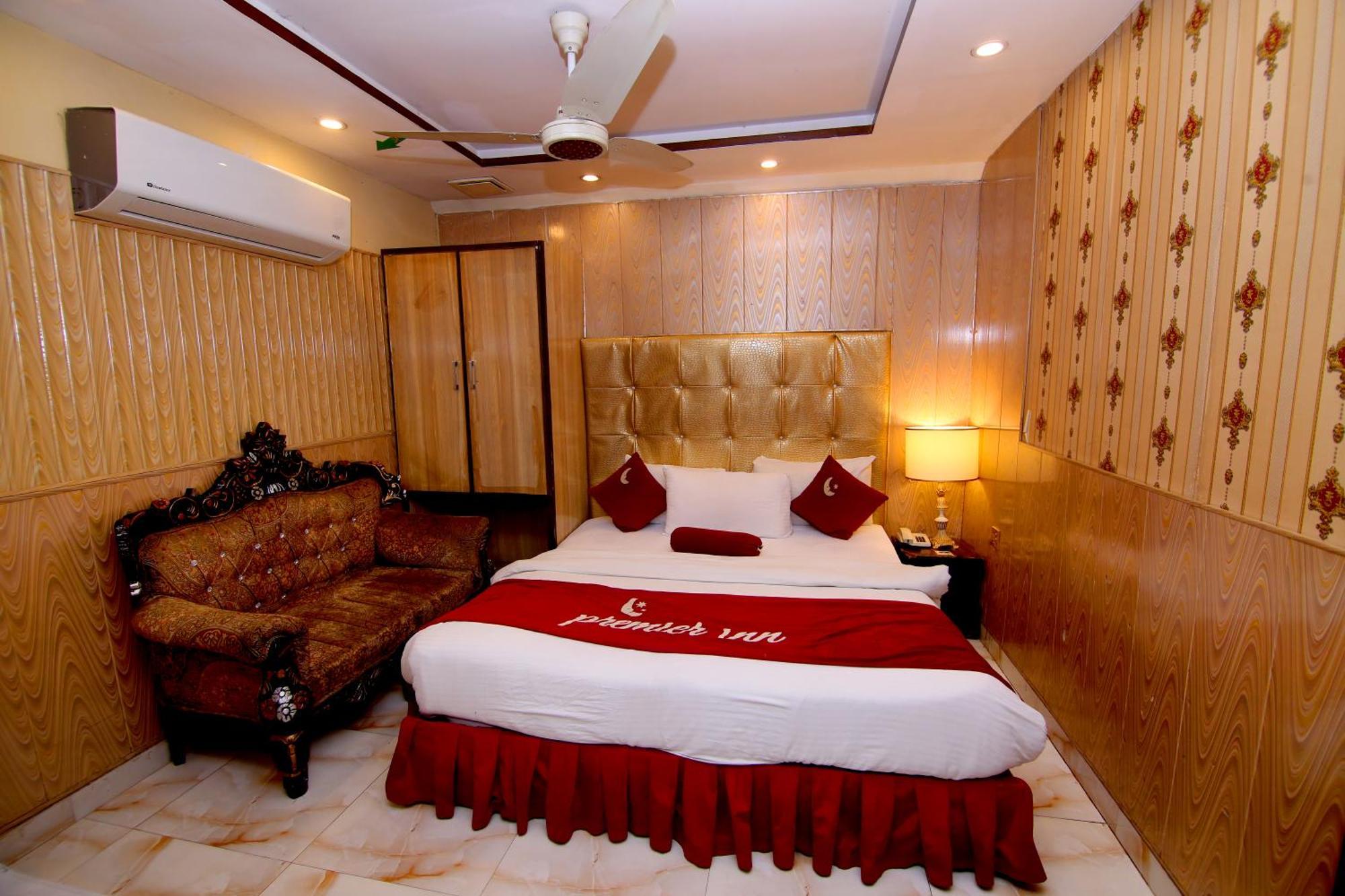 Premier Inn Gulberg ラホール エクステリア 写真