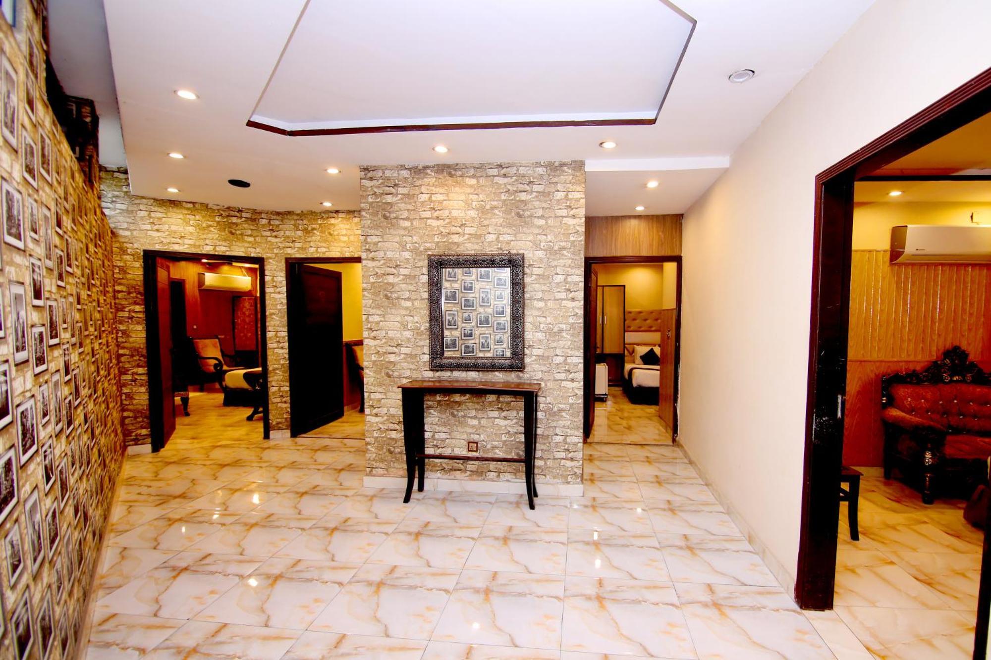 Premier Inn Gulberg ラホール エクステリア 写真