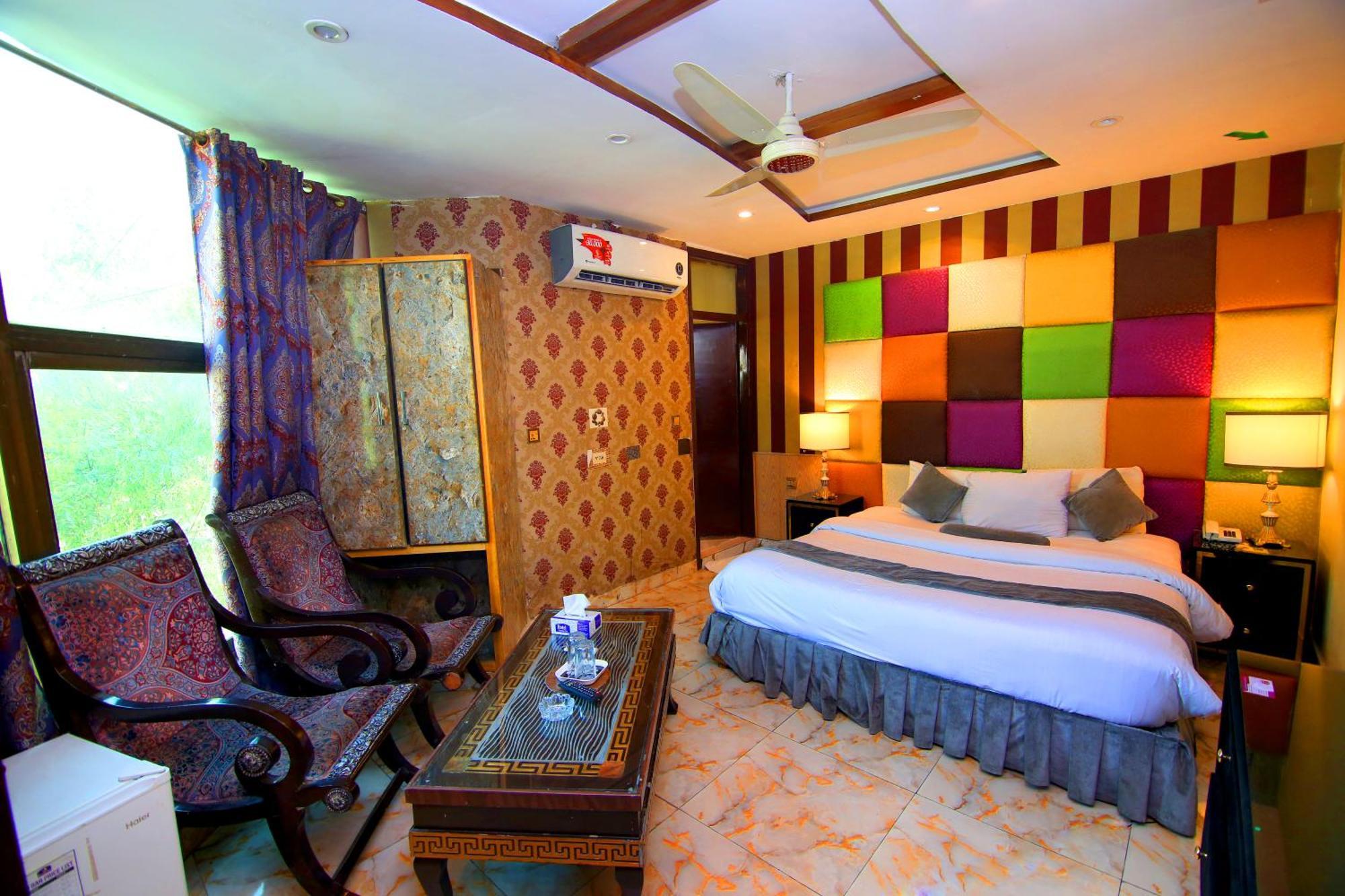 Premier Inn Gulberg ラホール エクステリア 写真