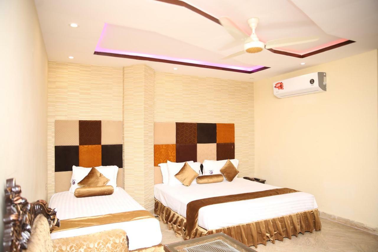 Premier Inn Gulberg ラホール エクステリア 写真