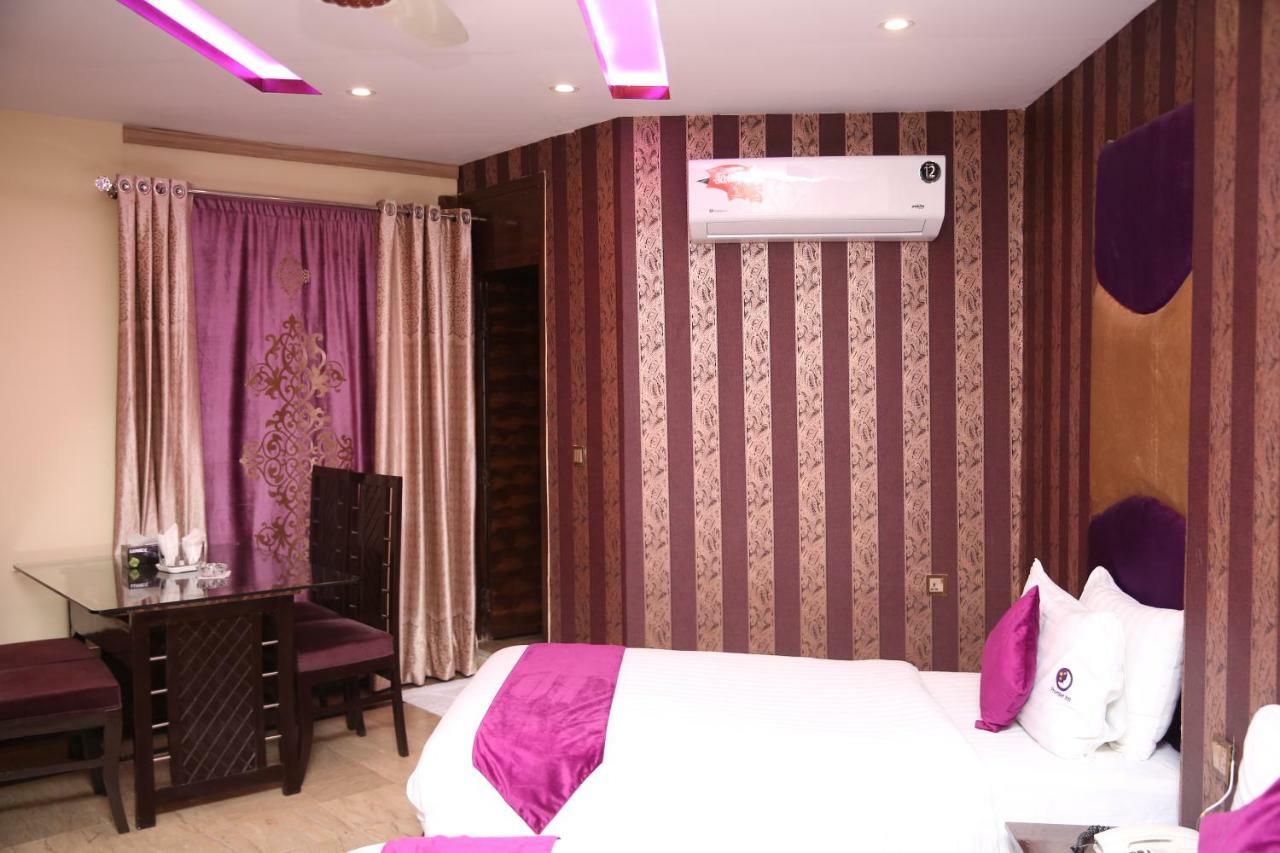 Premier Inn Gulberg ラホール エクステリア 写真