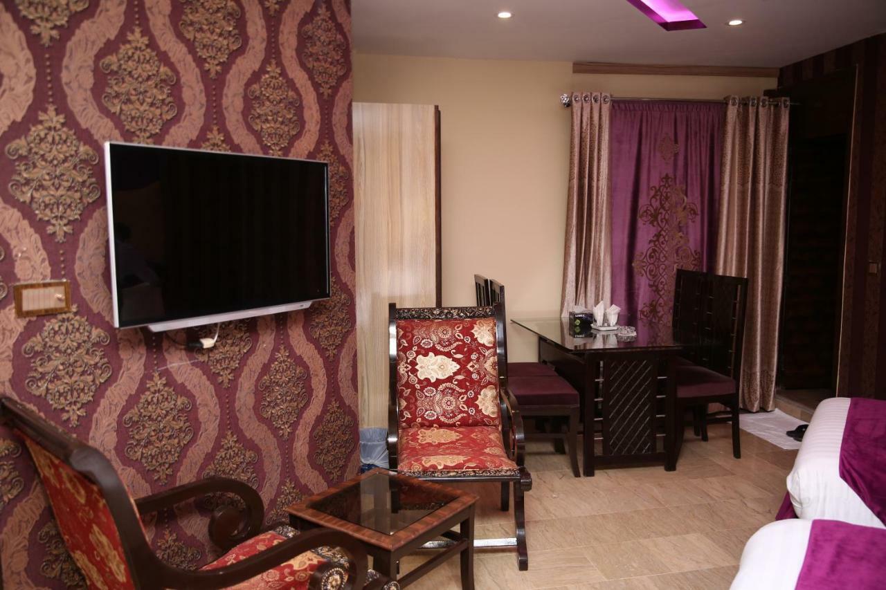 Premier Inn Gulberg ラホール エクステリア 写真