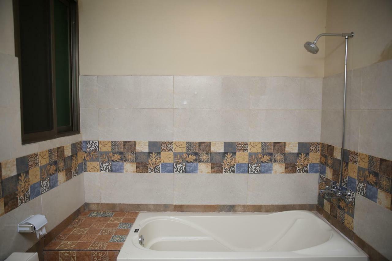 Premier Inn Gulberg ラホール エクステリア 写真