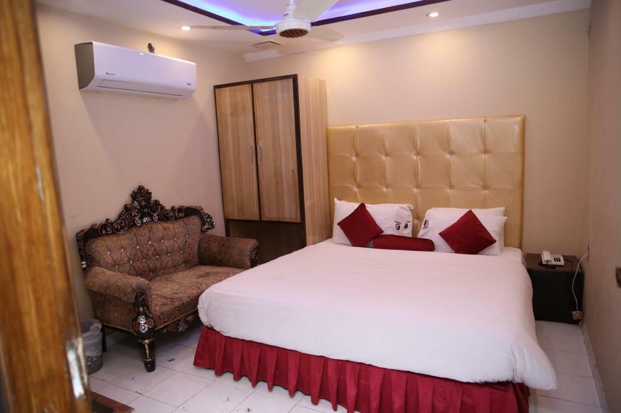 Premier Inn Gulberg ラホール エクステリア 写真
