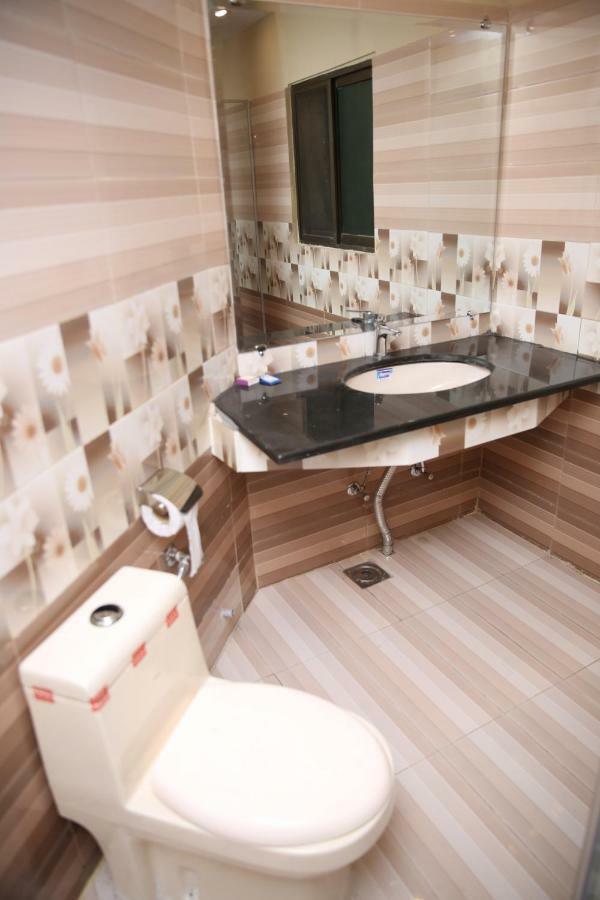 Premier Inn Gulberg ラホール エクステリア 写真