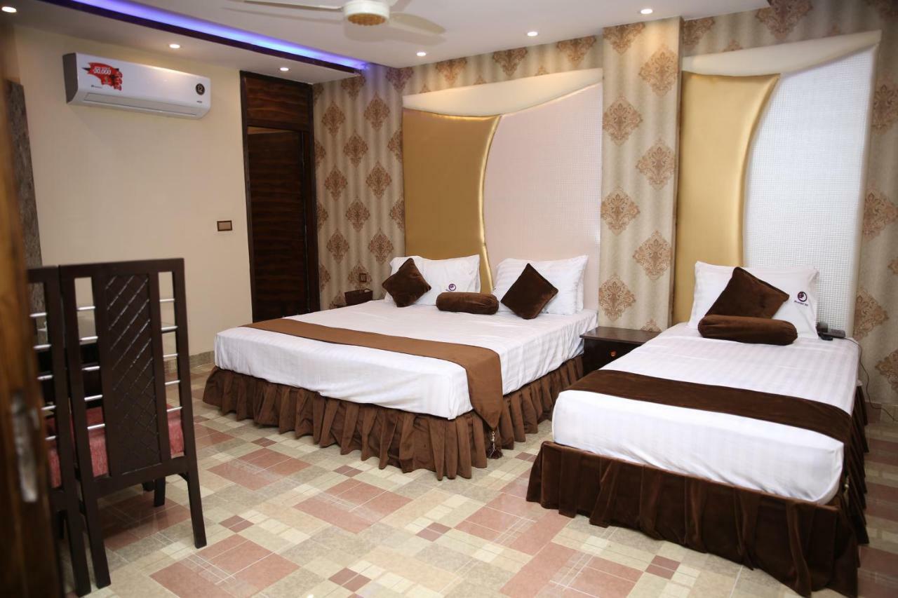 Premier Inn Gulberg ラホール エクステリア 写真