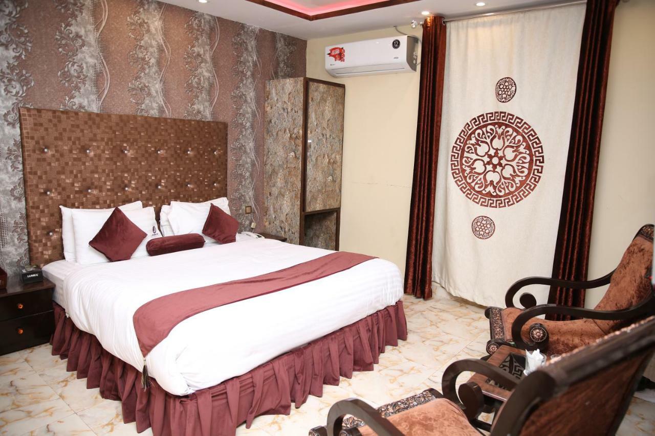 Premier Inn Gulberg ラホール エクステリア 写真