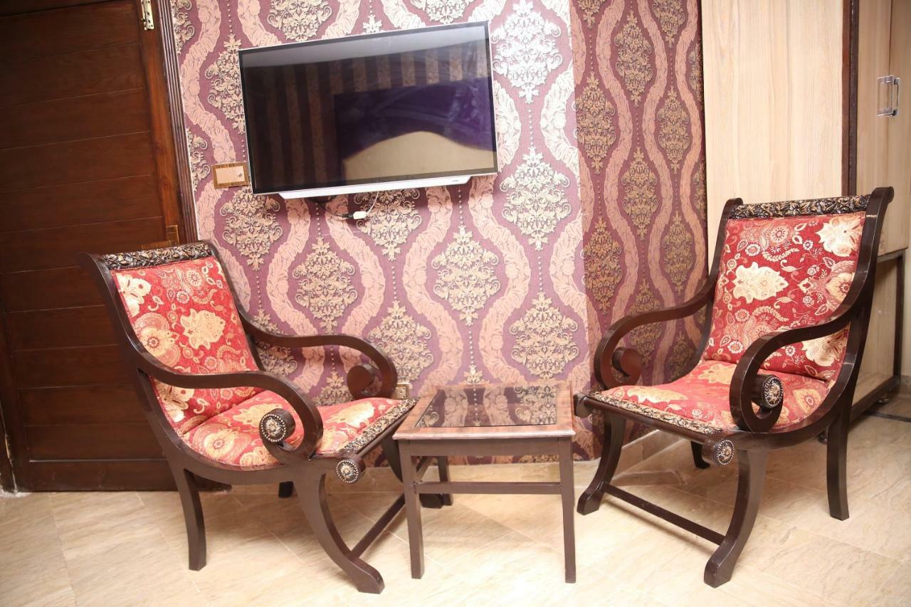 Premier Inn Gulberg ラホール エクステリア 写真