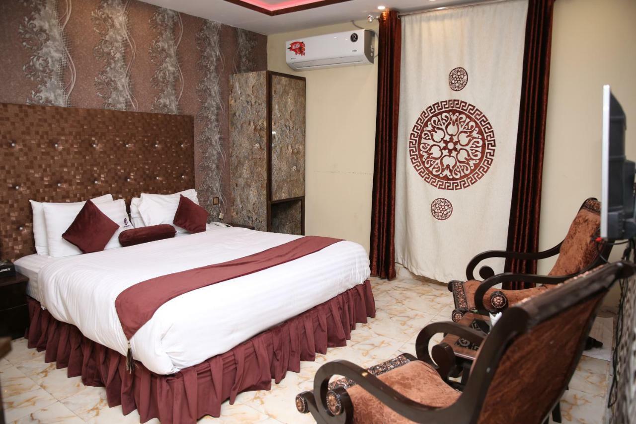 Premier Inn Gulberg ラホール エクステリア 写真