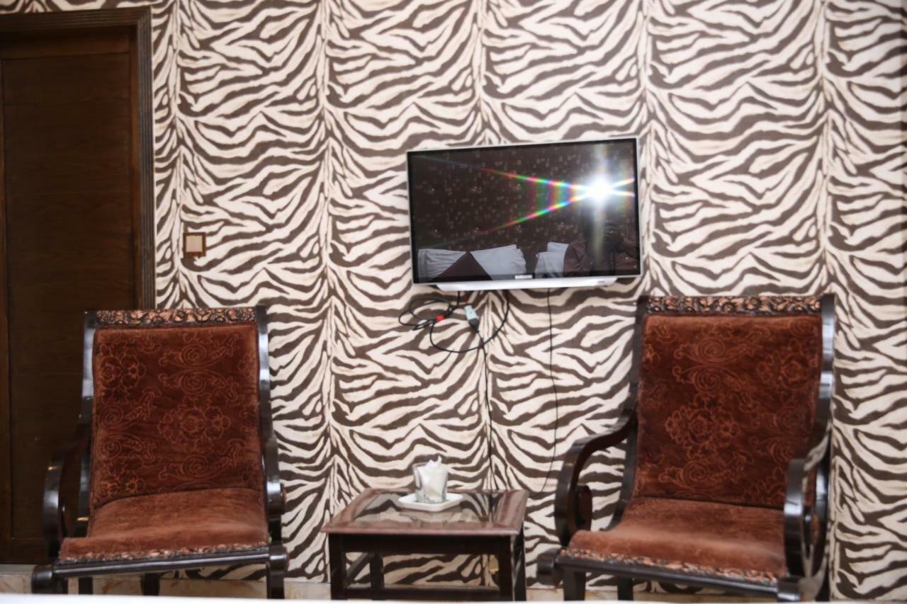 Premier Inn Gulberg ラホール エクステリア 写真