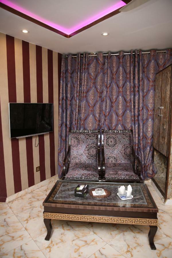 Premier Inn Gulberg ラホール エクステリア 写真