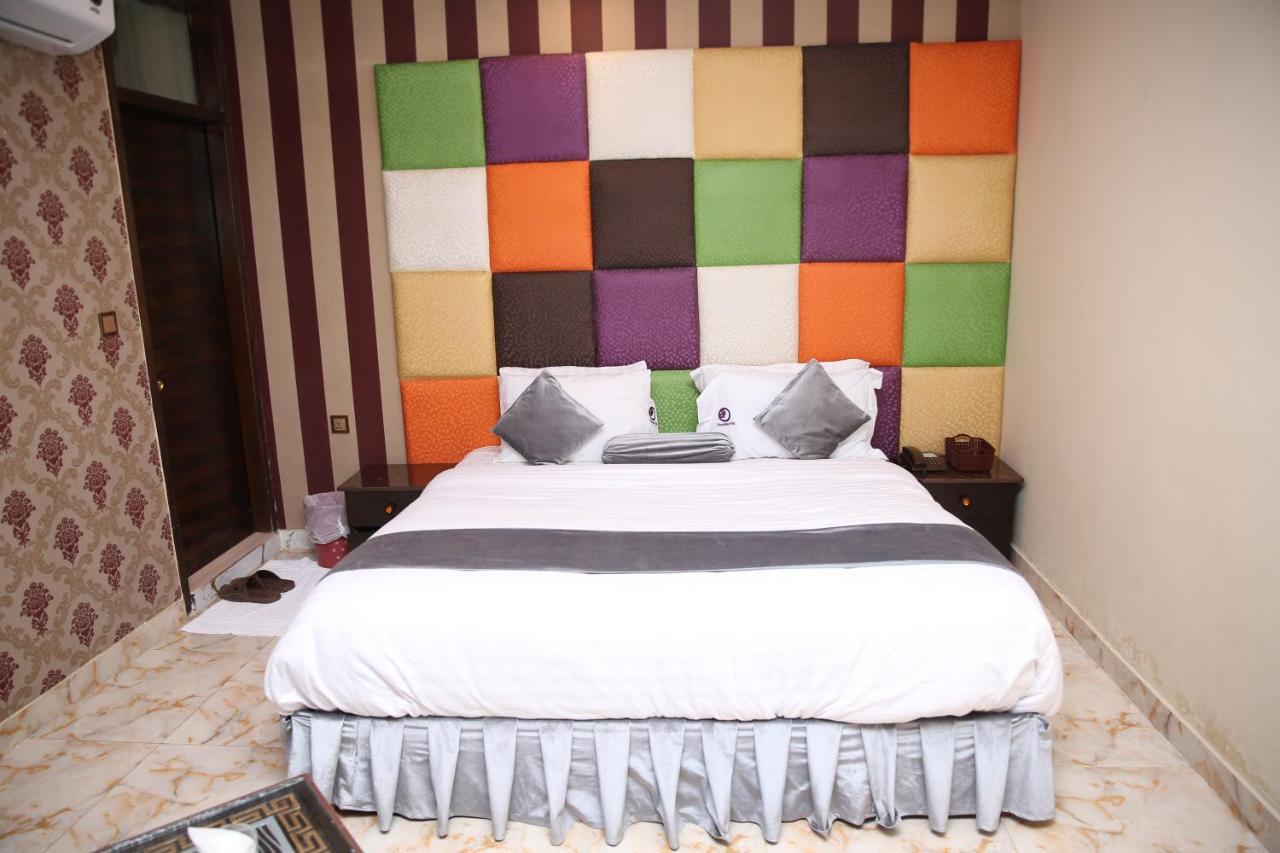 Premier Inn Gulberg ラホール エクステリア 写真