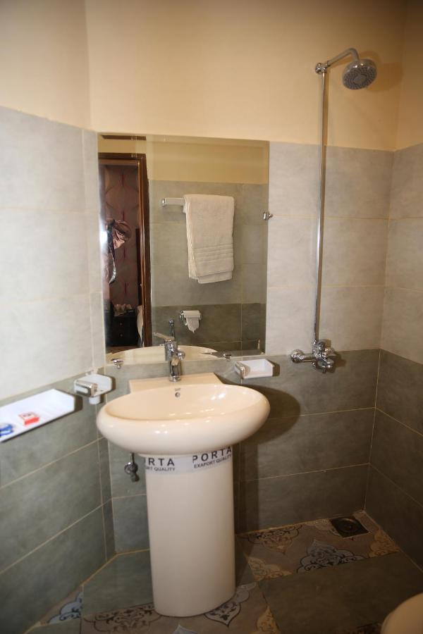 Premier Inn Gulberg ラホール エクステリア 写真
